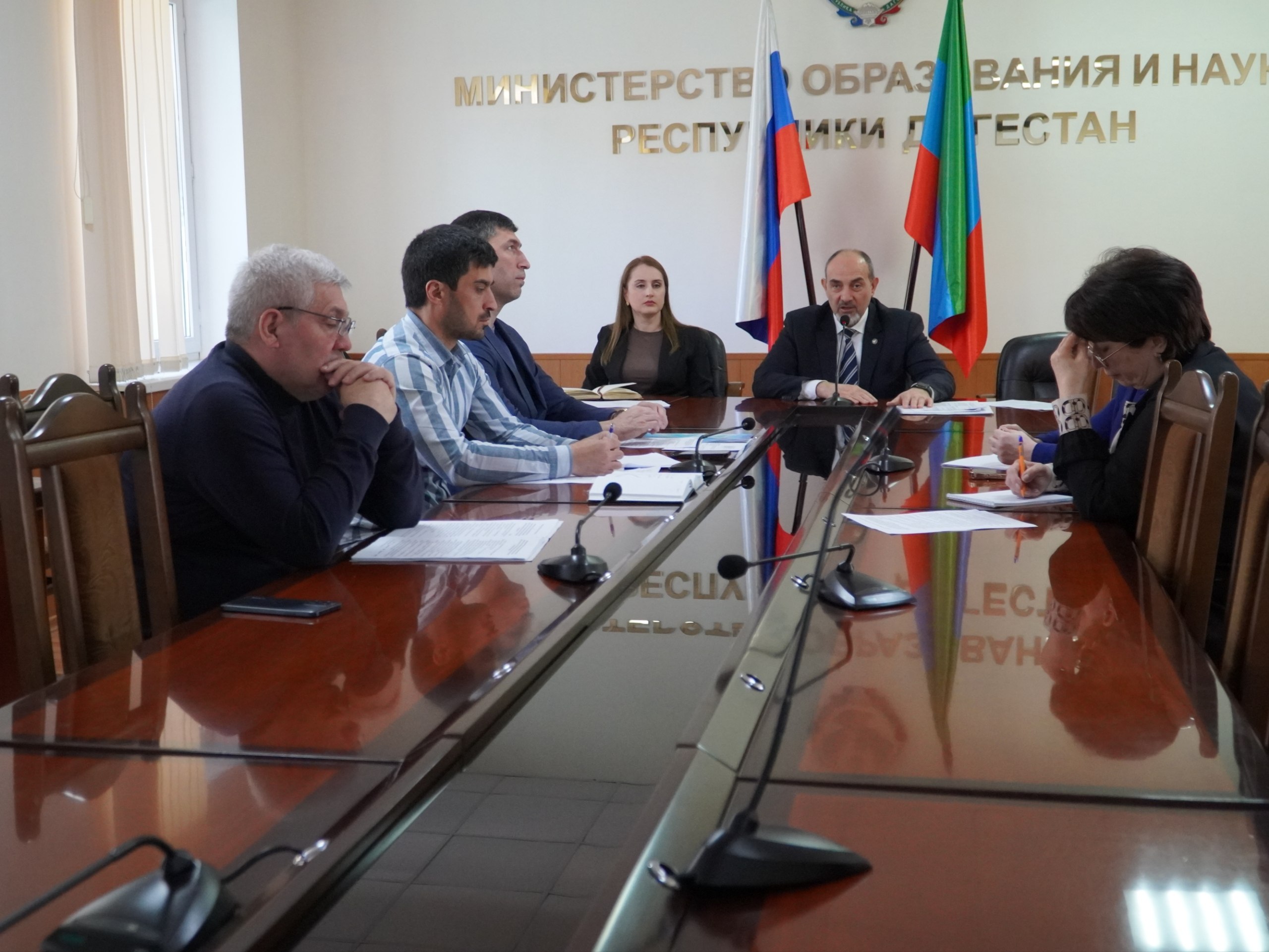 Заседание рабочей группы по ликвидации последствий чрезвычайных ситуаций прошло в Минобрнауки РД