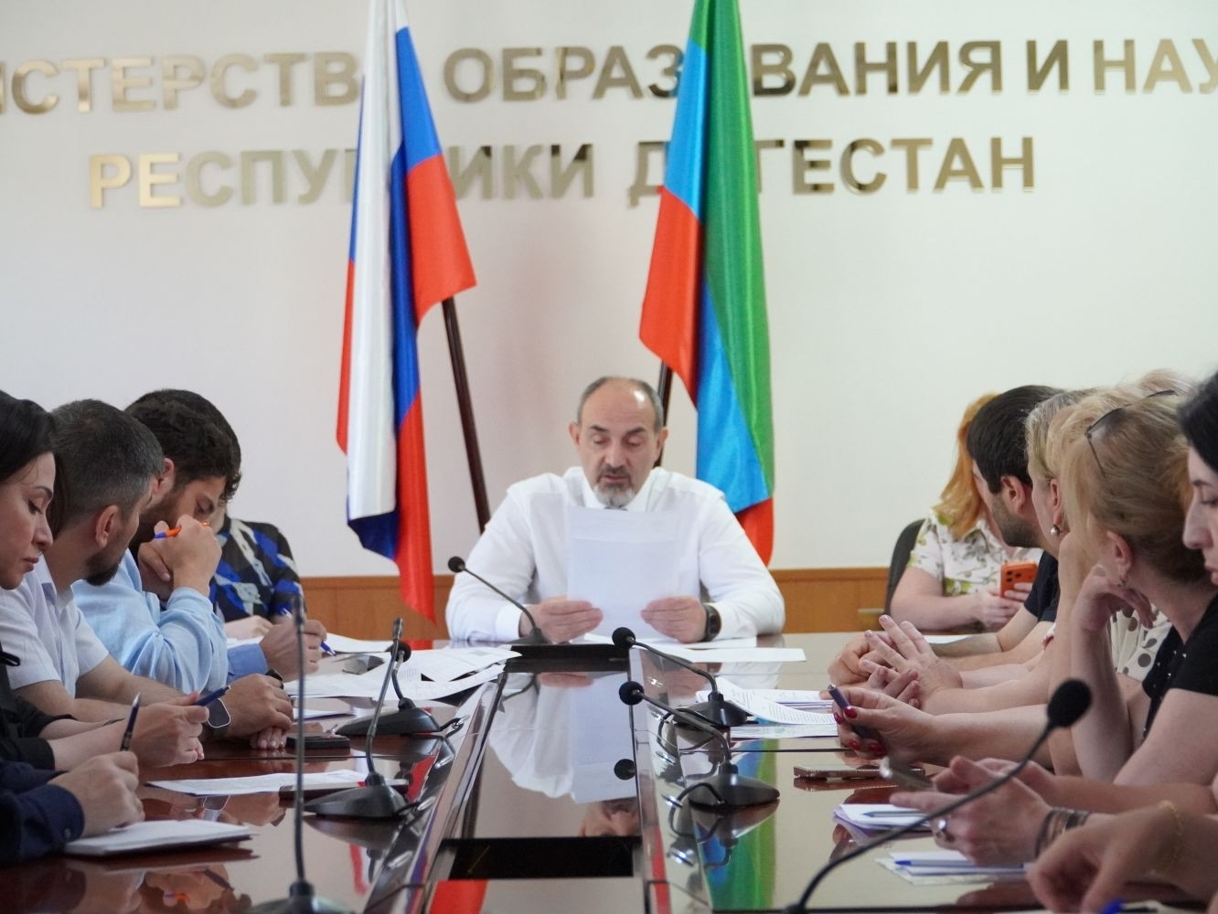 В Минобрнауки РД под председательством врио министра Яхья Бучаева прошло совещание по вопросам восстановления образовательных учреждений после паводков