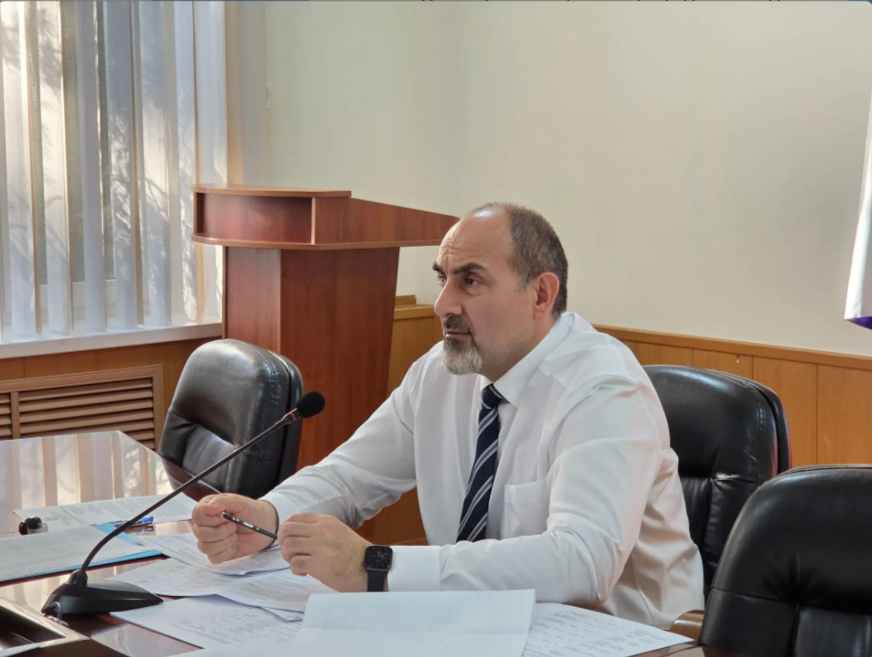 Совещание по вопросам капитального ремонта объектов образования прошло в Минобрнауки РД