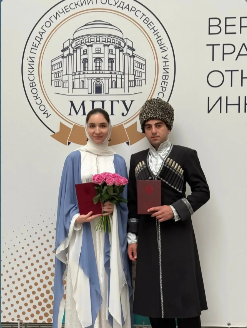 Выпускники Дагестана получили дипломы с отличием на федеральной церемонии Минпросвещения России