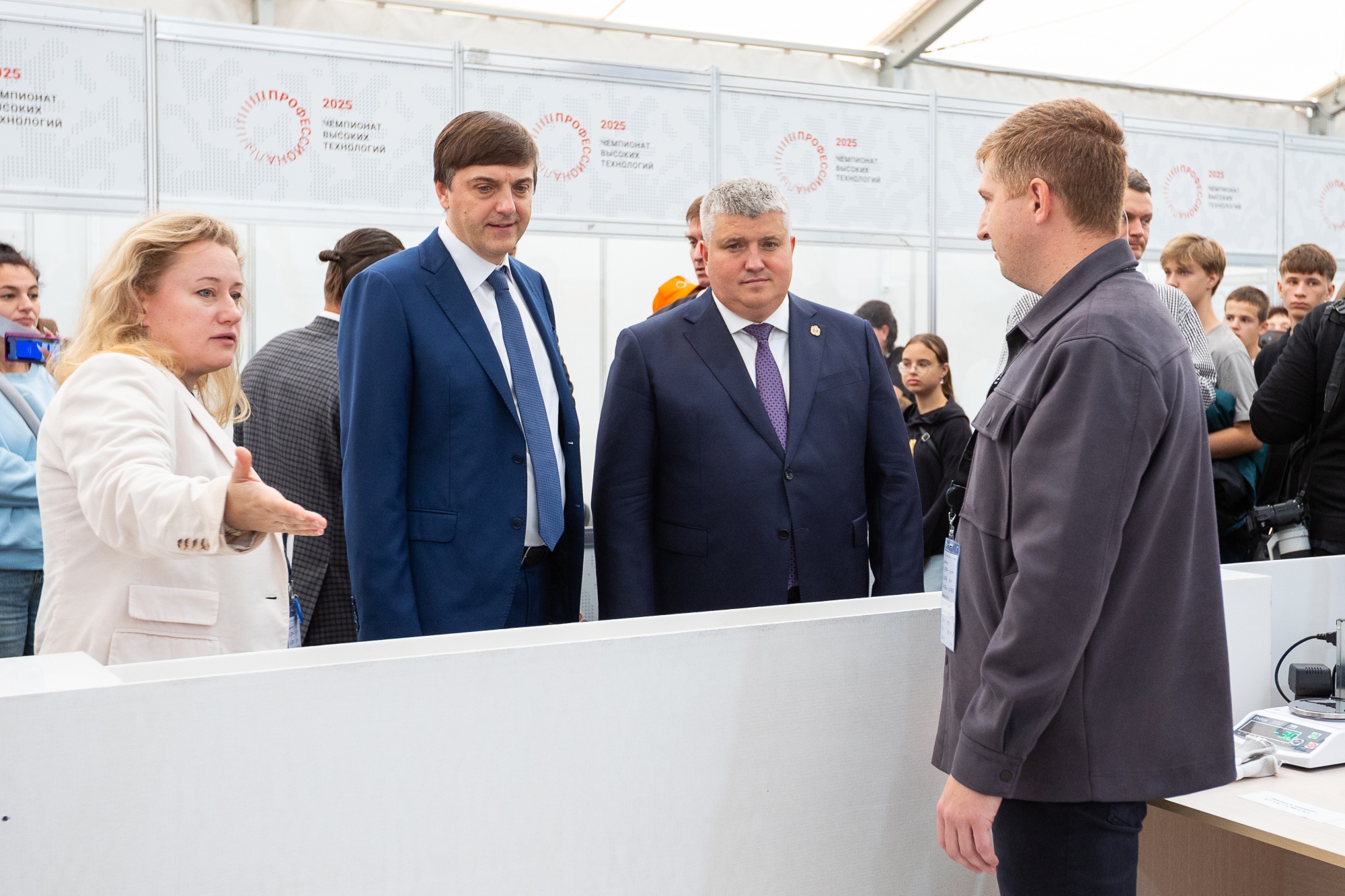 Более 100 медалей вручили победителям и призерам Чемпионата высоких технологий
