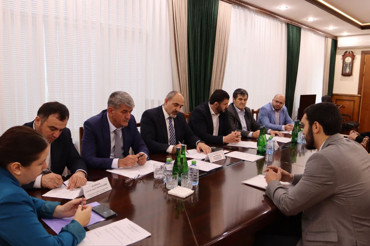 Личный прием граждан провел министр образования и науки РД в г. Буйнакск