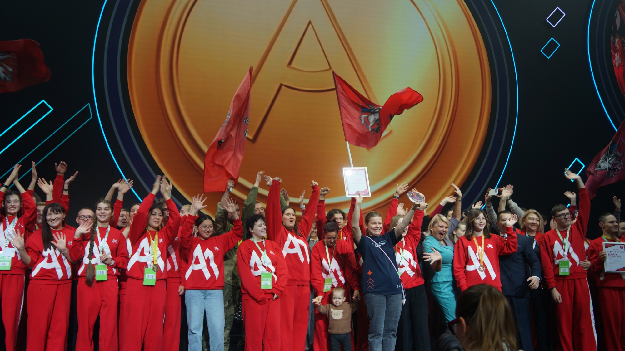 450 человек стали победите