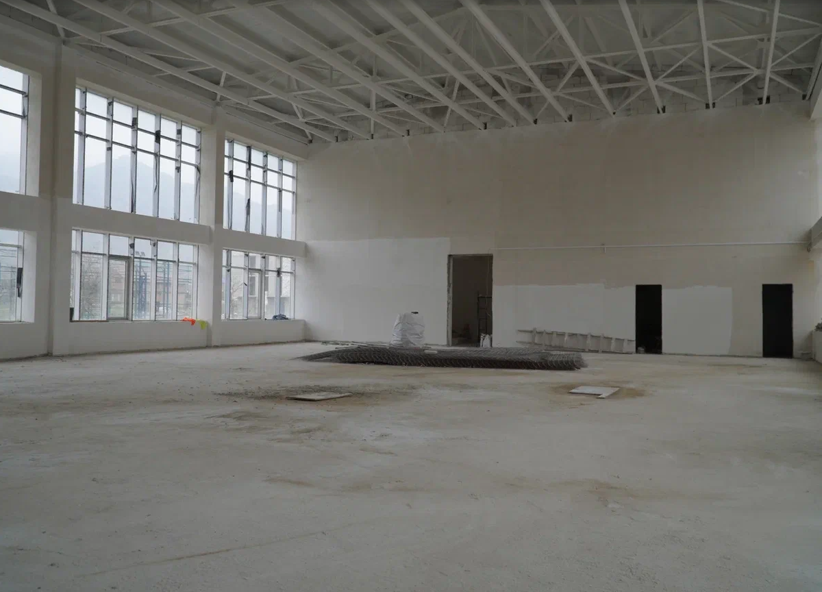 Ход строительства нового школьного корпуса в Махачкале