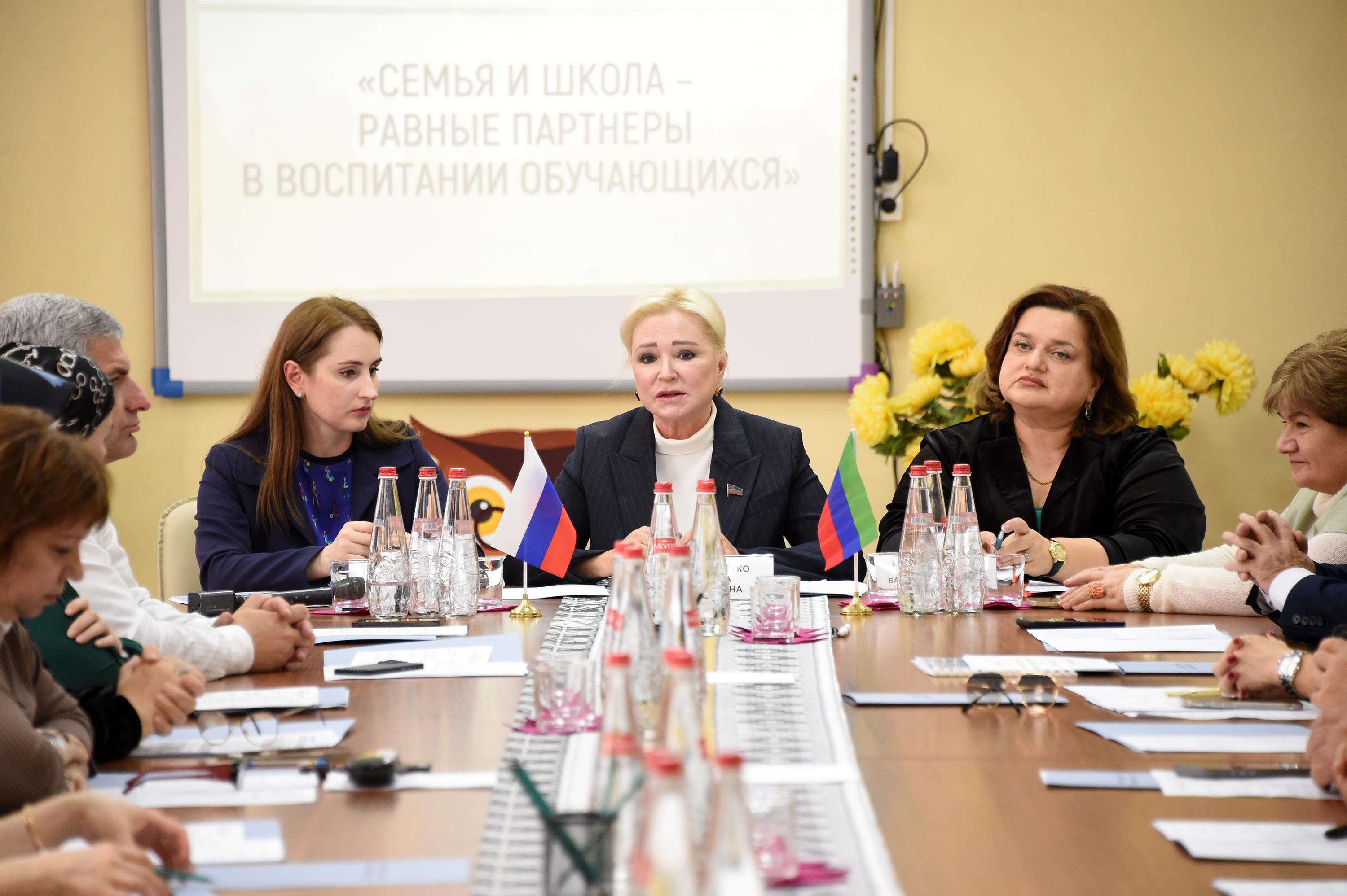 В РЦО прошло выездное заседание Комитета Народного Собрания РД по образованию и науке