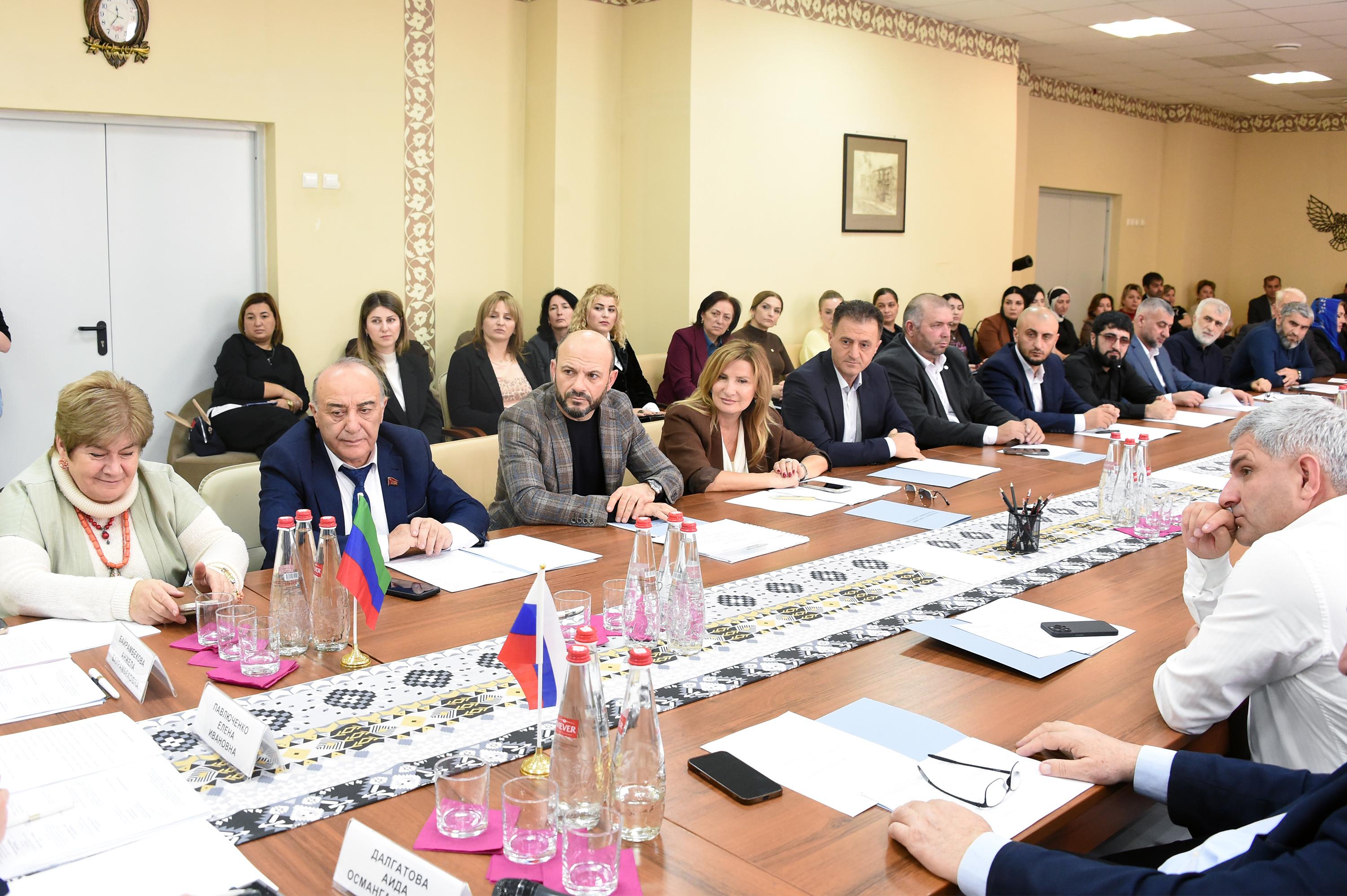 В РЦО прошло выездное заседание Комитета Народного Собрания РД по образованию и науке