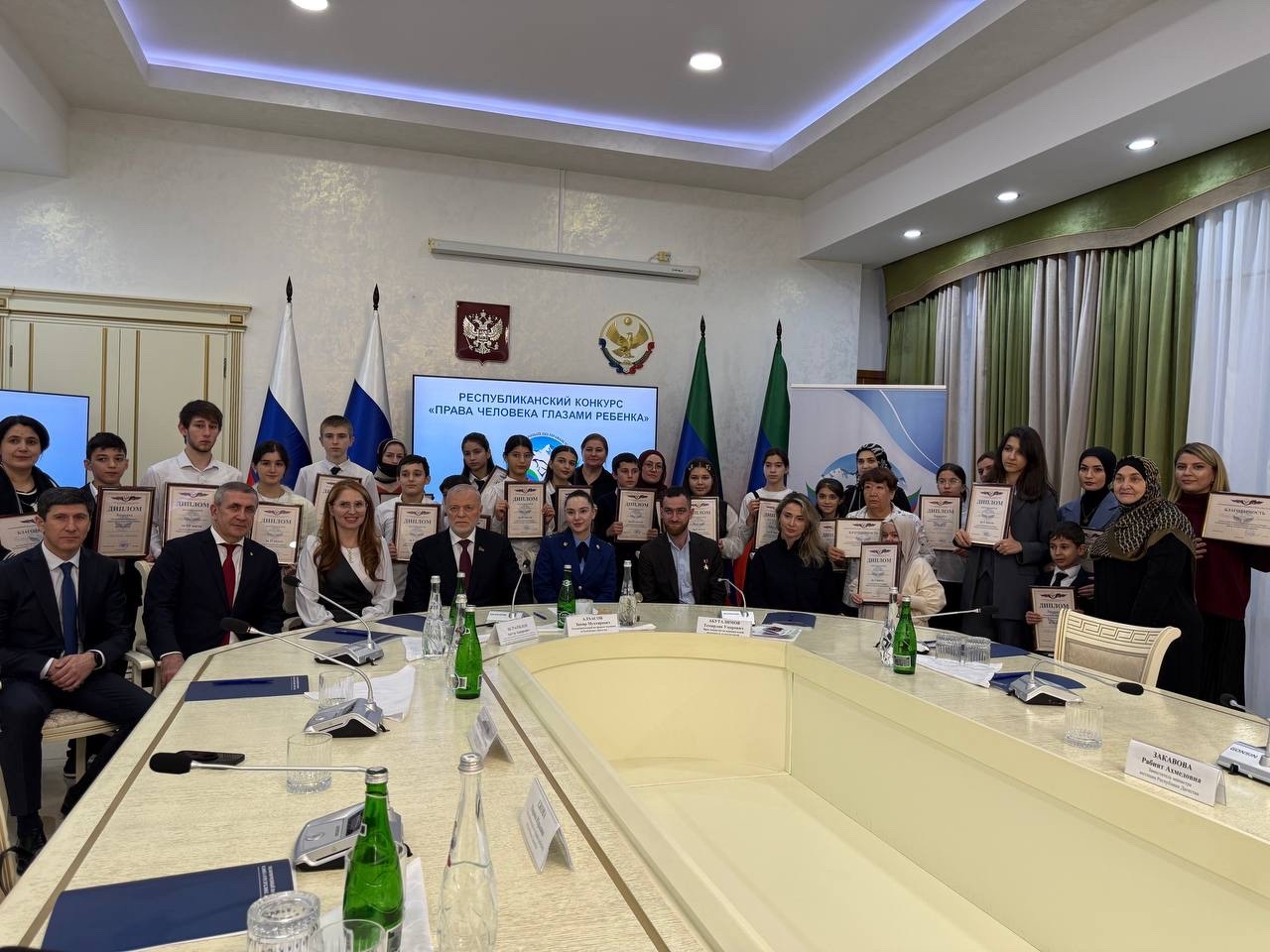 В «Доме Дружбы» прошел финал ежегодного республиканского конкурса «Права человека глазами ребенка»