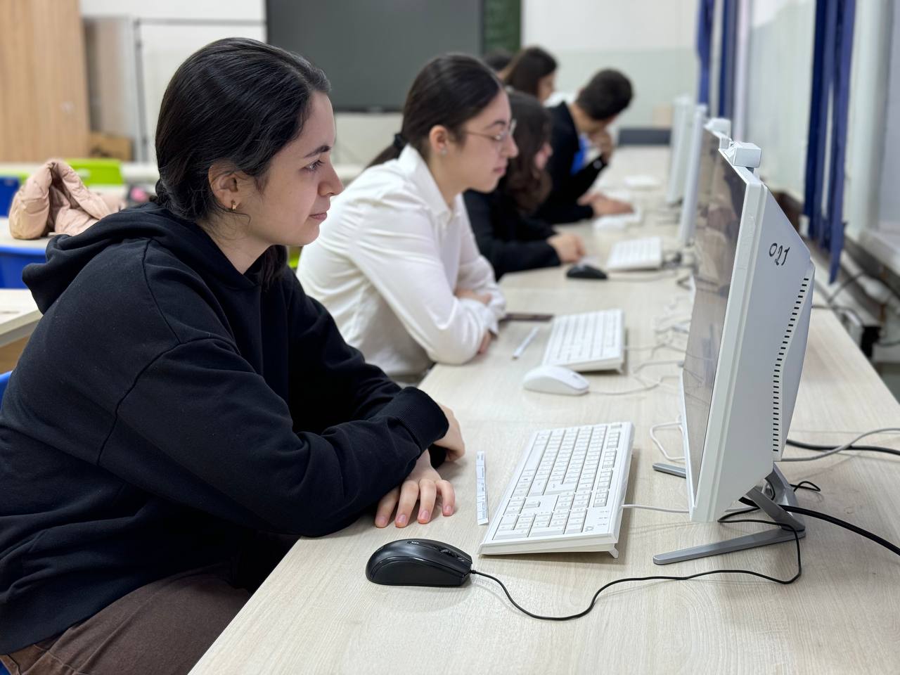 Прошёл региональный этап Республиканской олимпиады среди школьников на знание Конституции Российской Федерации и Конституции Республики Дагестан