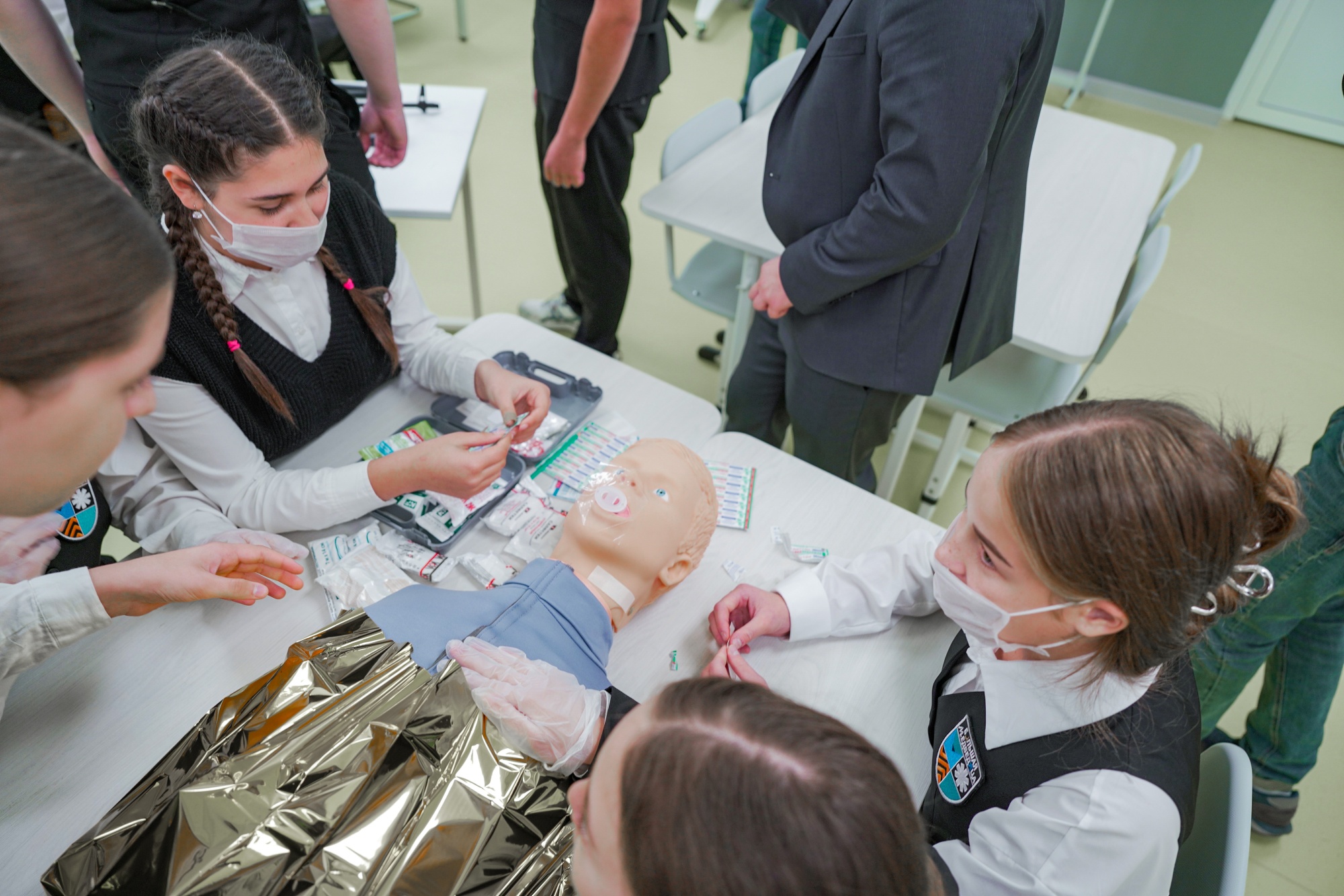 Сергей Кравцов: Новейшим оборудованием оснащены кабинеты ОБЗР и труда в 23 297 школах страны