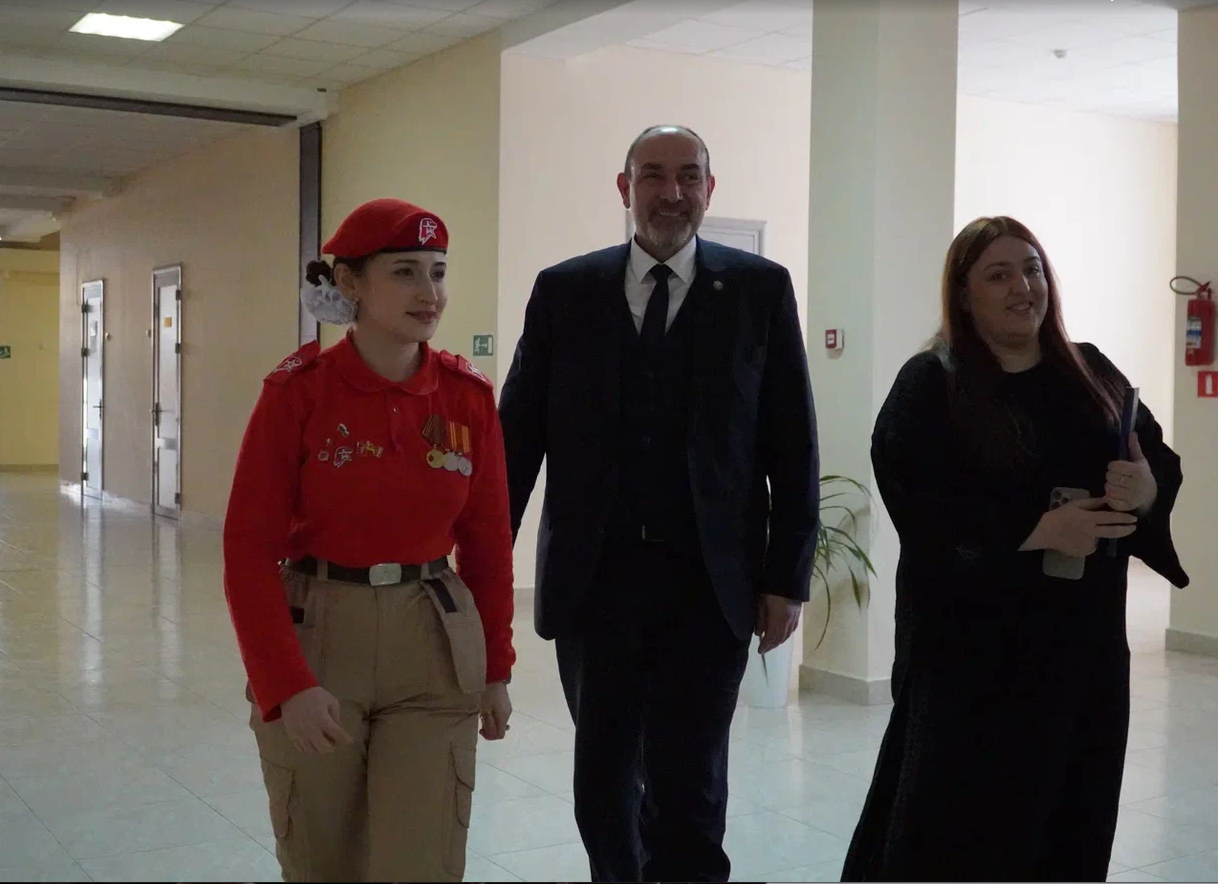 Министр образования и науки Республики Дагестан встретился с учащимися