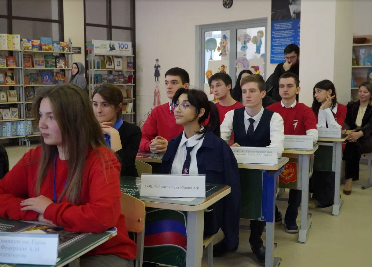 Министр образования и науки Республики Дагестан встретился с учащимися