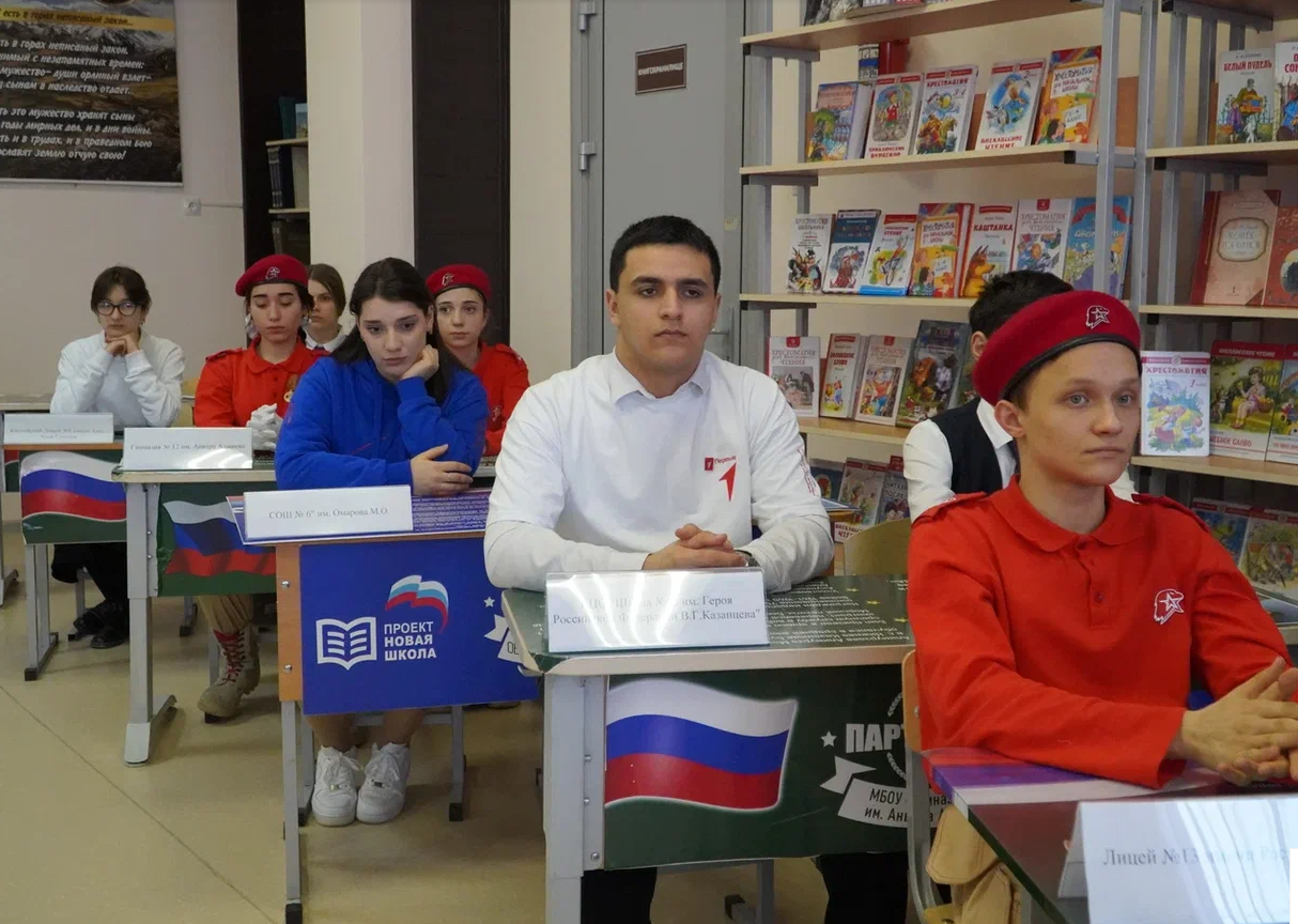 Министр образования и науки Республики Дагестан встретился с учащимися