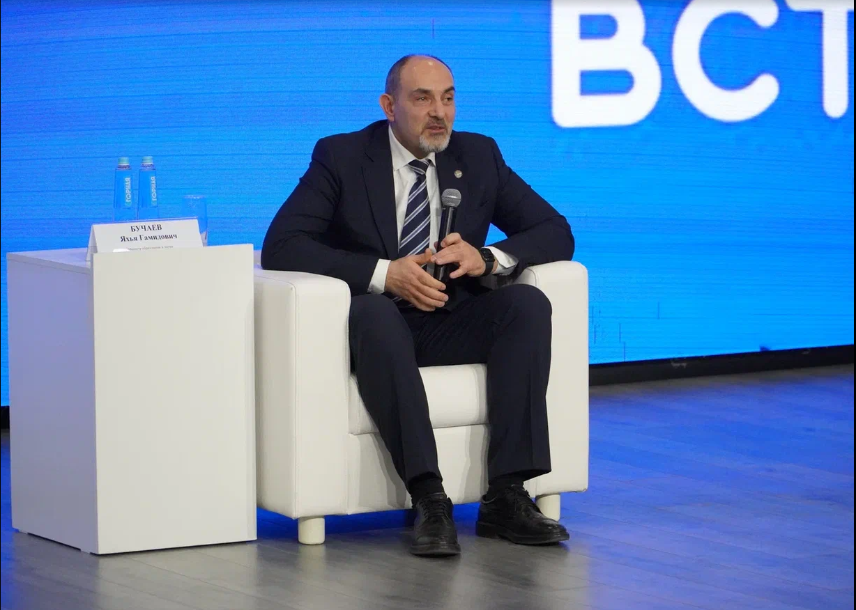 Министр образования и науки Республики Дагестан встретился с активистами Движения первых