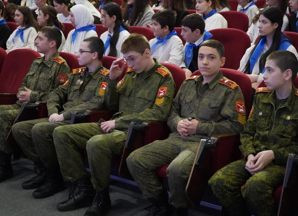 Министр образования и науки Республики Дагестан встретился с активистами Движения первых