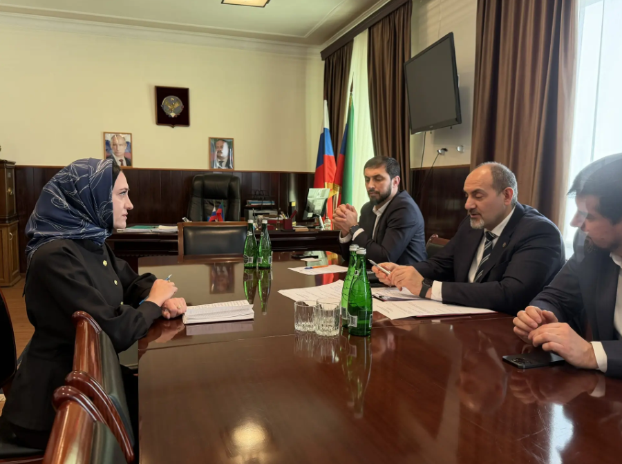 Министр образования и науки Республики Дагестан провёл личный приём граждан в Акушинском и Левашинском районах