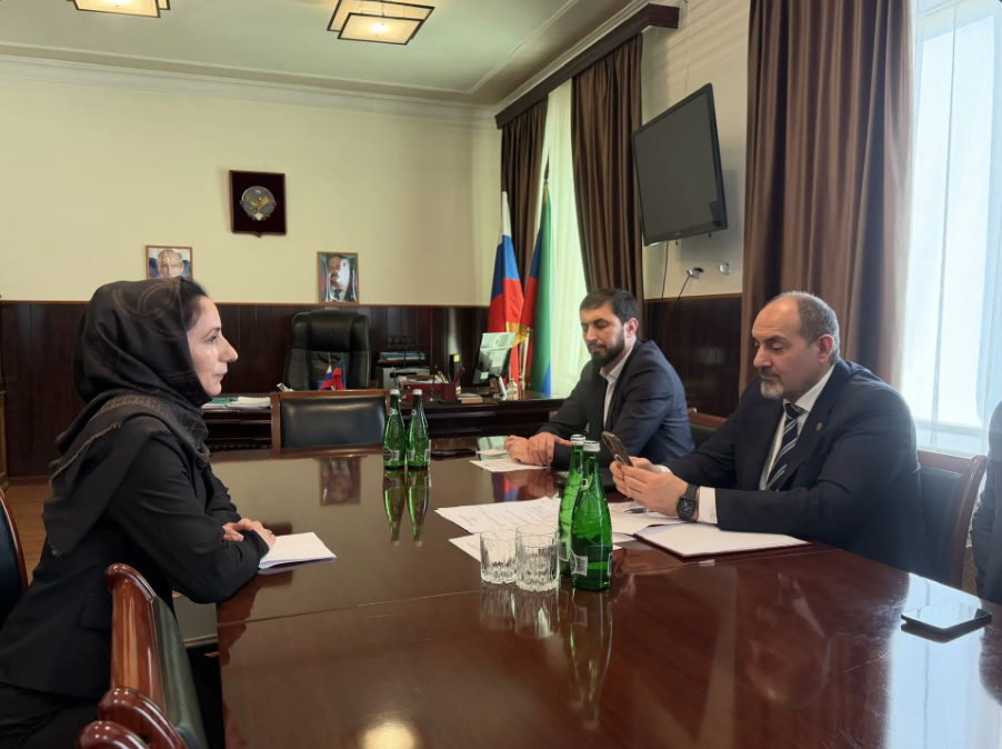 Министр образования и науки Республики Дагестан провёл личный приём граждан в Акушинском и Левашинском районах