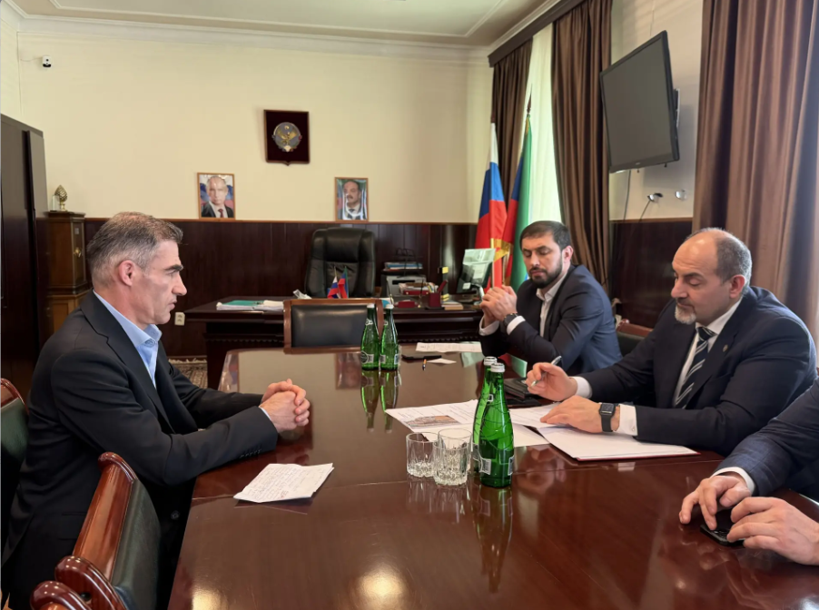 Министр образования и науки Республики Дагестан провёл личный приём граждан в Акушинском и Левашинском районах