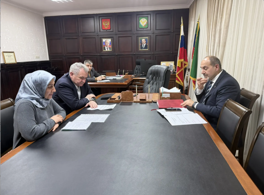 Министр образования и науки Республики Дагестан провёл личный приём граждан в Акушинском и Левашинском районах