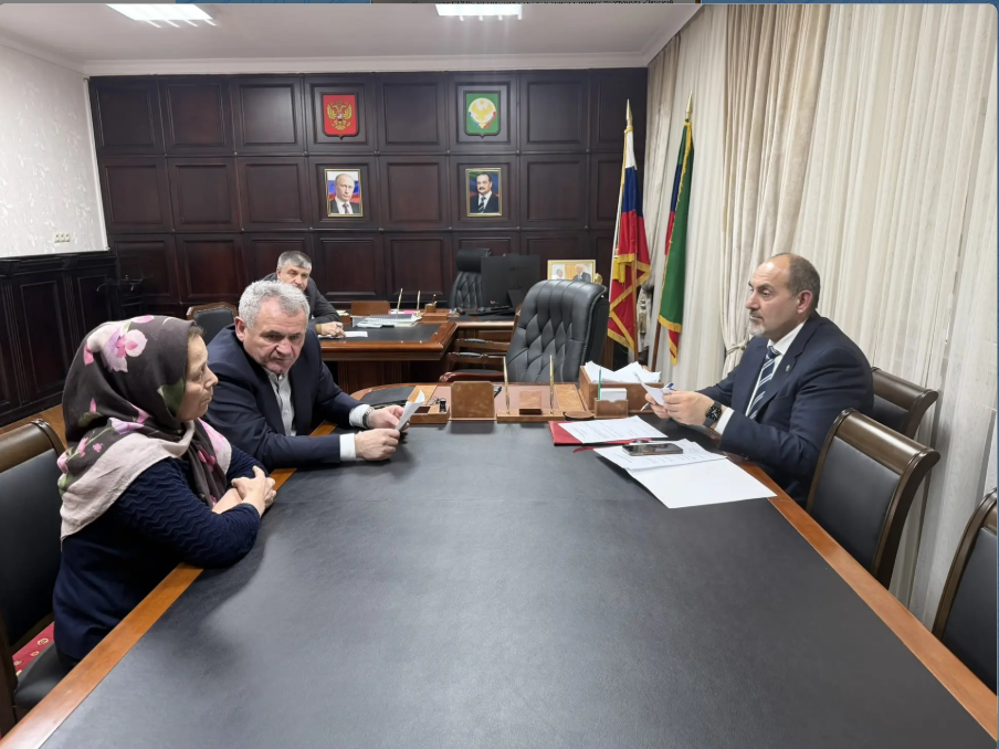 Министр образования и науки Республики Дагестан провёл личный приём граждан в Акушинском и Левашинском районах