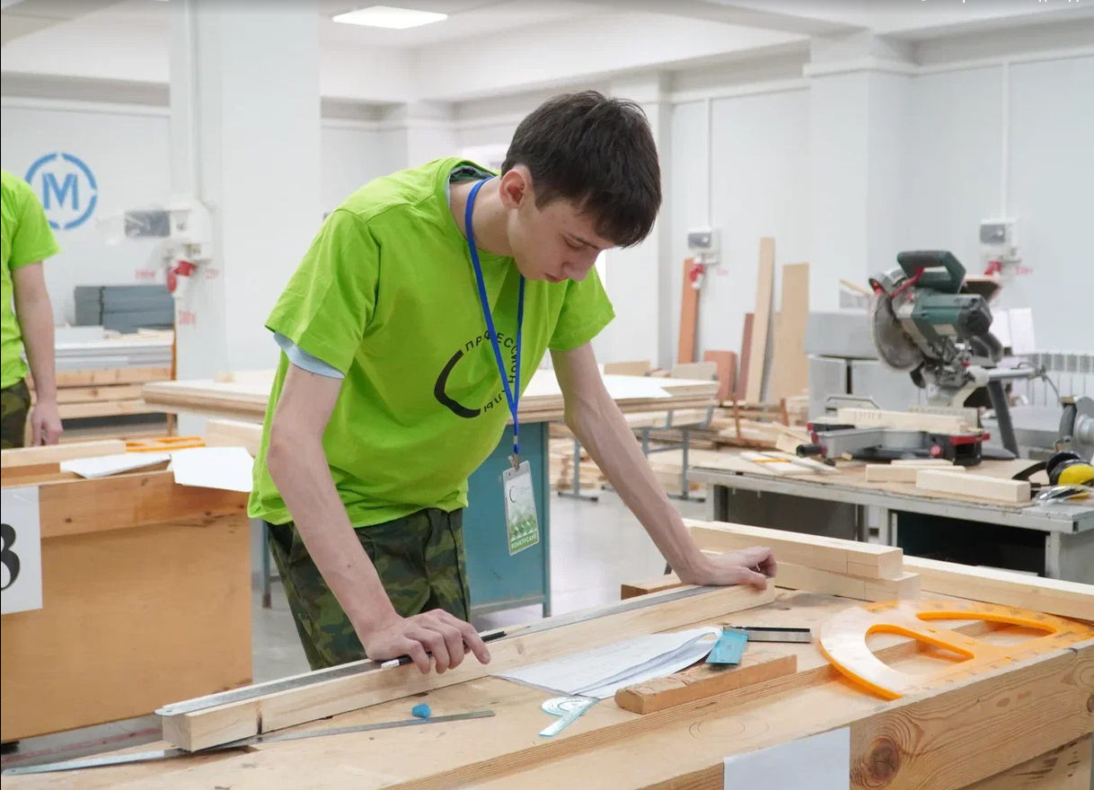 Госсекретарь РД посетил Чемпионат профессионального мастерства