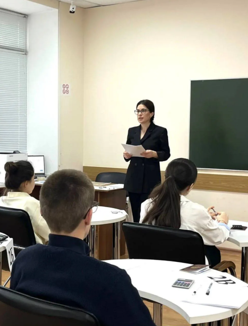 В ДИРО проходит пробный экзамен для выпускников