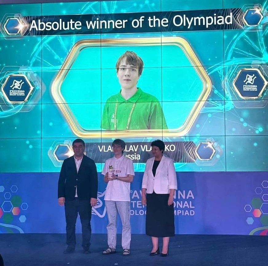 Школьники российской сборной взяли 4 золота на Международной олимпиаде по биологии и принесли команде абсолютную победу
