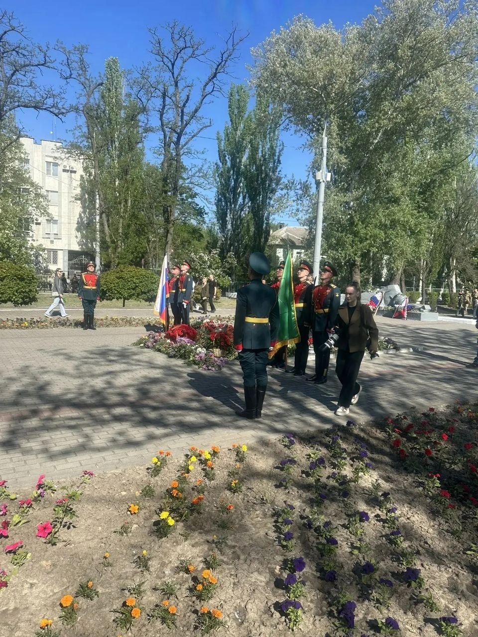Педагоги, прикомандированные в Запорожскую область, возложили цветы на могилу Героя Советского Союза
