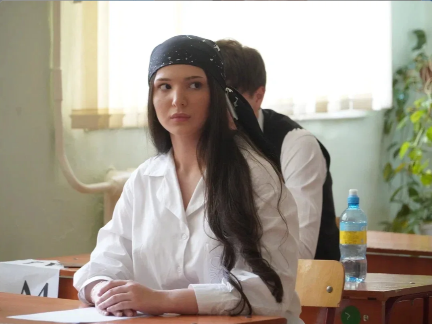 Дагестанские выпускники сдают ЕГЭ по обществознанию и физике