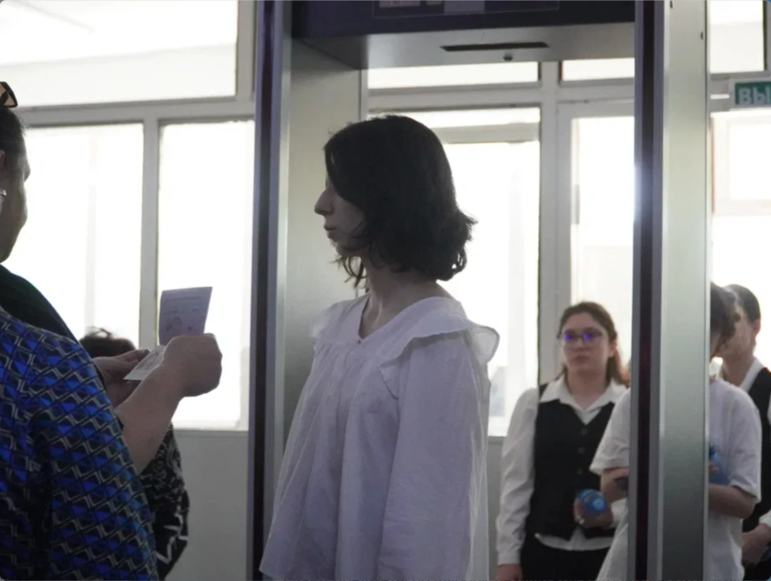 Дагестанские выпускники сдают ЕГЭ по обществознанию и физике