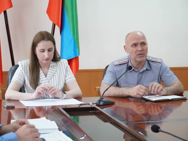 Яхья Бучаев провел рабочее совещание, посвященное ходу капитального ремонта образовательных организаций республики