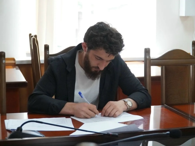 Яхья Бучаев провел рабочее совещание, посвященное ходу капитального ремонта образовательных организаций республики