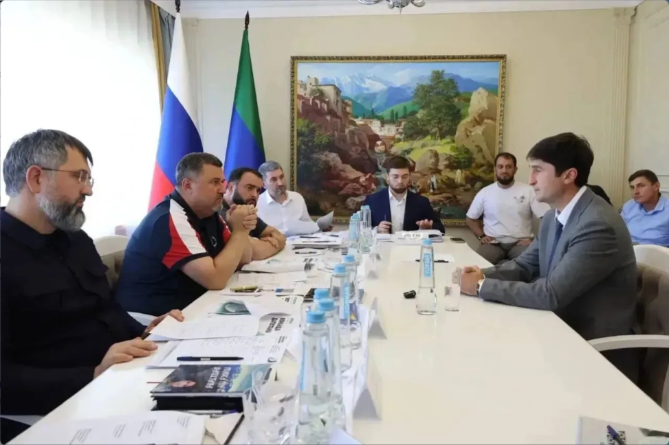 Яхья Бучаев принял участие в очередном этапе собеседований в рамках программы «Команда Дагестана»