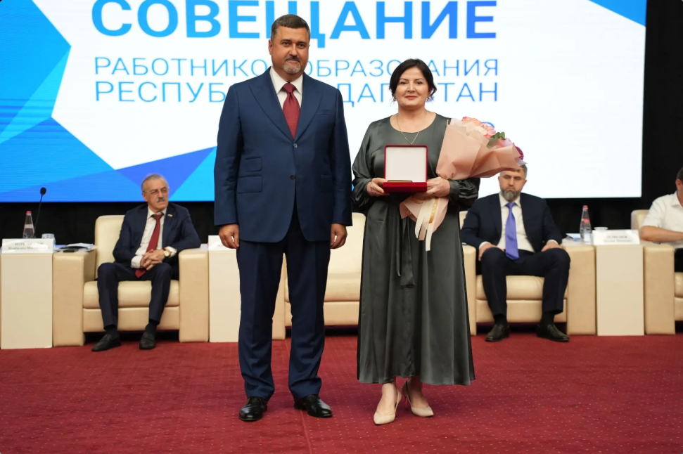 В рамках августовского совещания прошло награждение педагогов